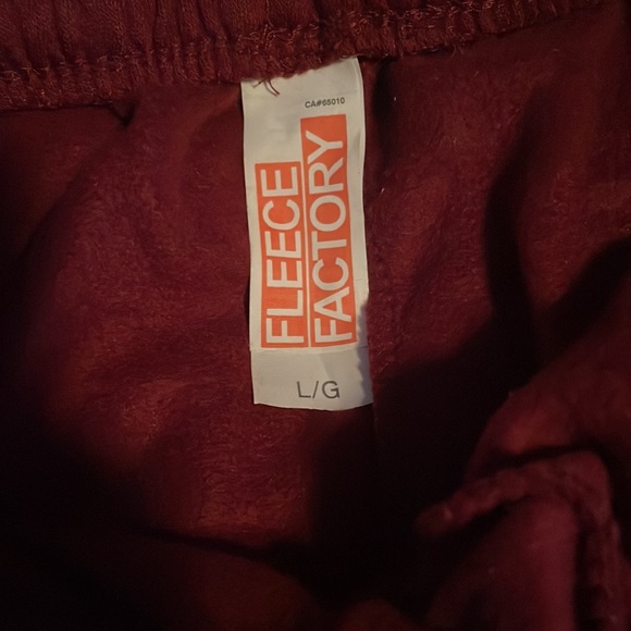 Selling sweatpants because they’re too small, Brand is Fleece Factory, size L - Picture 4 of 4